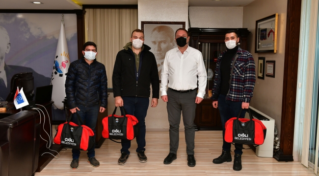  Başkan Gümrükçü’den “Asker Çantalı” Uğurlama 