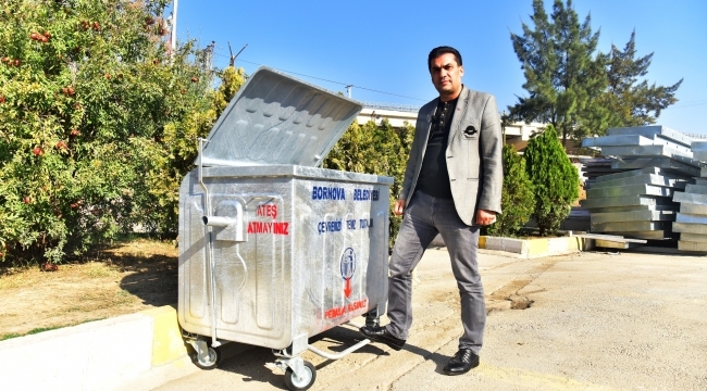 Bornova'da çöp konteynerleri pedallı sistemle yenileniyor