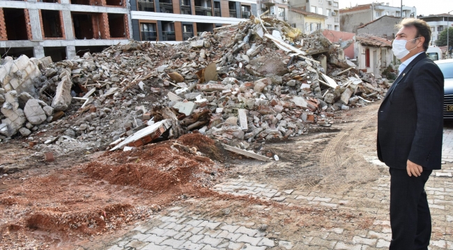 Bornova’da metruk binalar yıkılıyor