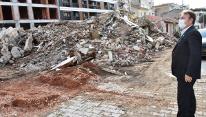 Bornova’da metruk binalar yıkılıyor