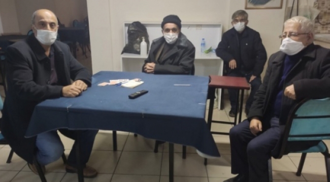 İstanbul'da tuhafiye görünümlü kıraathaneye baskın kamerada