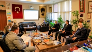İzmir Valisi Yavuz Selim Köşger Seferihisar Belediye Başkanı İsmail Yetişkin ile buluştu.