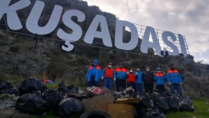 Kuşadası'nda Tim Ekibinden Temizlik Seferberliği