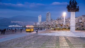Nostaljik tramvay Çiğdem yeni yıl için süslendi