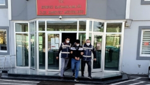 Saç tıraşını beğenmeyince 2 kişiyi bıçaklayan şahıs yakalandı