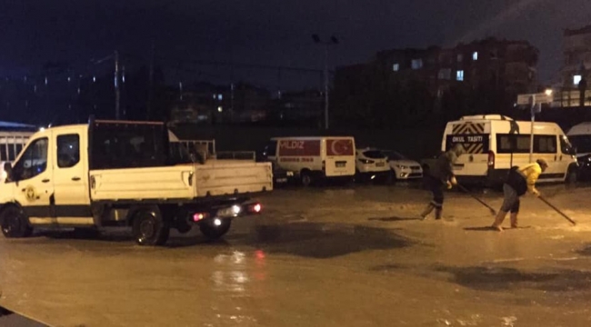 Buca Belediyesi geceden sabaha sağanağa karşı seferber oldu