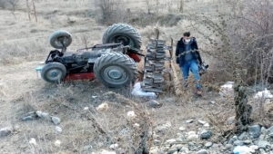 Devrilen traktörün altında kalan itfaiye eri hayatını kaybetti