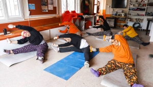 Seferihisar Belediyesi’nden köylü kadınlara klinik pilates dersi