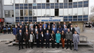 Cam binanın yıkımı başladı