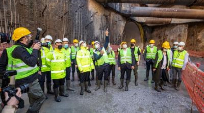 CHP Lideri Kılıçdaroğlu Narlıdere metro hattında yapım çalışmalarını inceledi