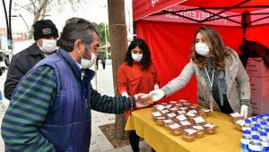 Çiğli Belediyesi’nden Kandil Simidi ve Sıcak Çorba İkramı