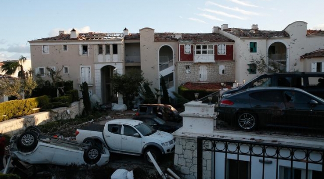 İzmir'i yerinden oynatan hortum felaketi 18 kişi yaralandı