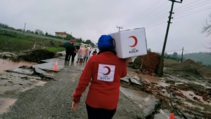Kızılay İzmir Sel Mağdurlarının Yanında