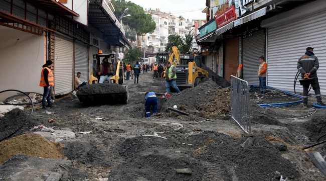 Kuşadası Çarşılarında Çalışmalar Dört Koldan Sürüyor