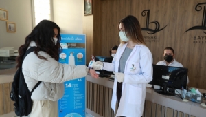 BAYSEM'de Öğretmenler Öğrencileri Hijyen Paketiyle Karşıladı