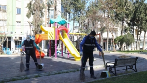 Buca’nın parklarında bahar temizliği 