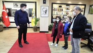 Bucalı öğrenciler hayat bilgisi ödevini Başkan Kılıç'la yaptı