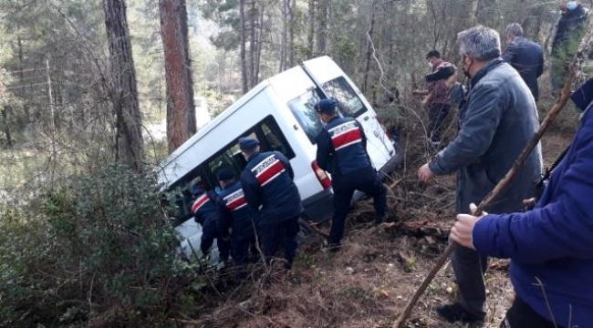  İşçilerini taşıyan minibüs kaza yaptı: 10 yaralı