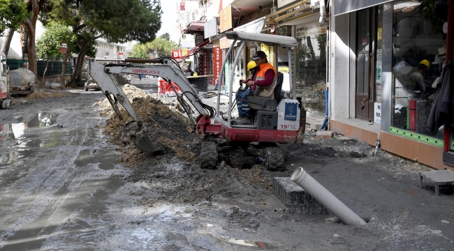 Kuşadası Kahramanlar Caddesi Sezona Hazırlanıyor