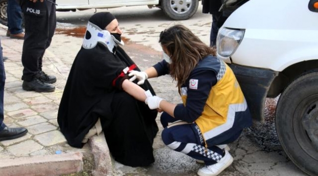 Kamyonet ile minibüs çarpıştı: 8 yaralı
