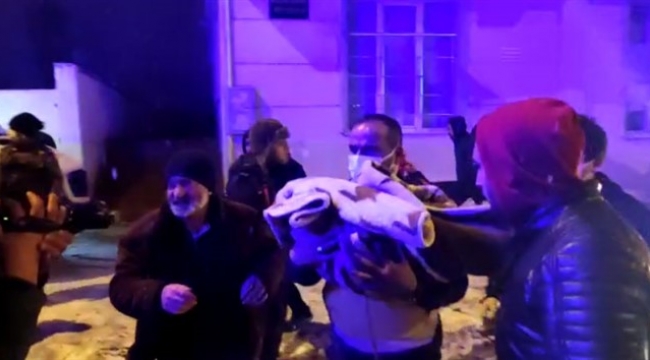 Kars'ta korkutan yangın: Mahsur kalan 40 kişi kurtarıldı