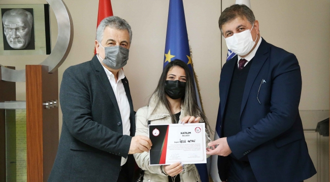 Karşıyaka’da ‘eczane destek personeli’ yetişiyor 