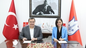 Konak'ta imzalar 