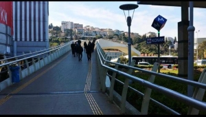 Konak’taki yaya üst geçidi yenileniyor