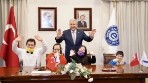 Rektör Budak, Down Sendromlu çocukları makamında ağırladı