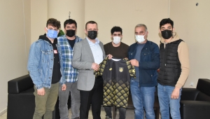 Torbalı Belediyesi’nden işitme engelli futbolculara destek