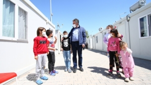 Başkan Sandal Depremzedeleri Yanlız Bırakmıyor