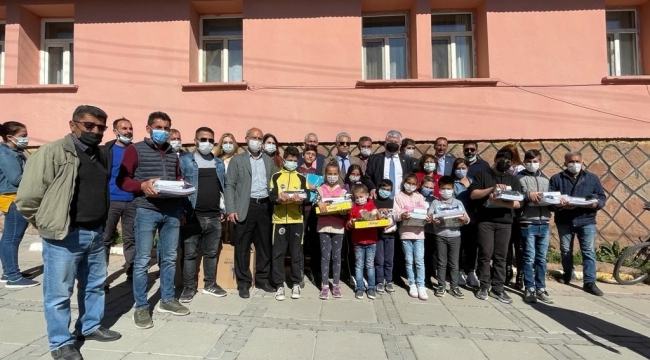 Başkan Soyer'den Bingöllü çocuklara 23 Nisan hediyesi