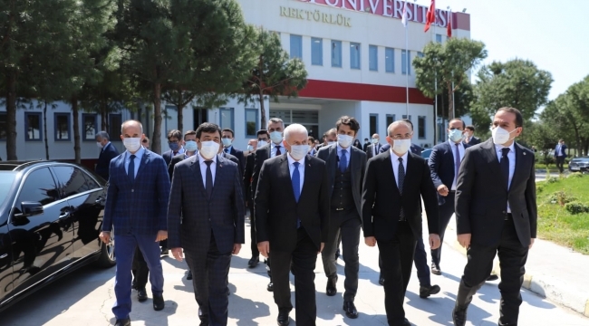 Binali Yıldırım ve İzmir Milletvekilleri İKÇÜ'yü Ziyaret Etti