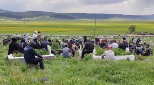 Ardahan'lı Anne Çalıştığı hastanede eşi tarafından öldürülen Yudum toprağa verildi
