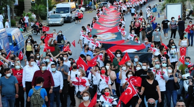 Balçova'da Ata'ya ve Bayrağa Saygı Korteji