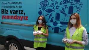 Başkan Soyer Kadir gecesini kutladı, Büyükşehir iftar paketiyle birlikte kandil simidi dağıttı