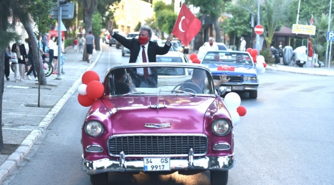 Bornova'da Klasik otomobillerle 19 Mayıs turu