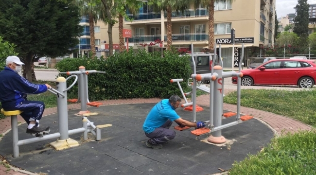 Bornova'da tam kapanmada parklar yenilendi