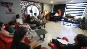 Bucalı gençlerden müzik ve girişimcilik başarısı