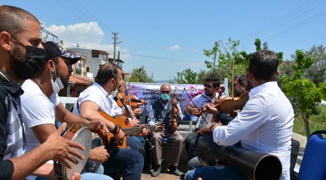 Dikili'de Hıdırellez Kutlamasında Müzisyenler Unutulmadı
