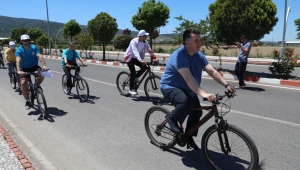 KINIK’TA 19 MAYIS’TA ATATÜRK ANITINA ÇELENK KOYMA TÖRENİ GERÇEKLEŞTİ