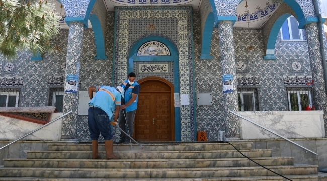 Kuşadası Belediyesi'nden Camilerde Bayram Temizliği