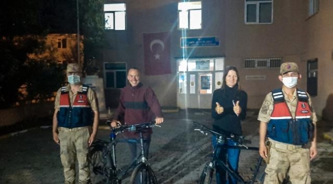Ardahan'da Türkiye turuna çıkan İsviçreli turistlerin bisikletlerini çaldılar