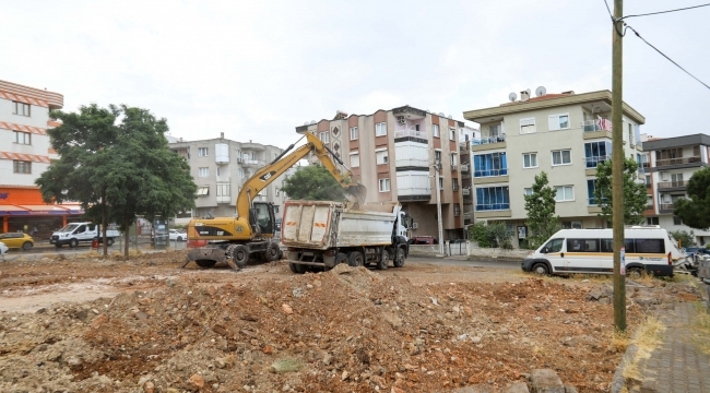 Buca'da kaçak moloz alanına otopark neşteri