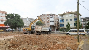 Buca'da kaçak moloz alanına otopark neşteri