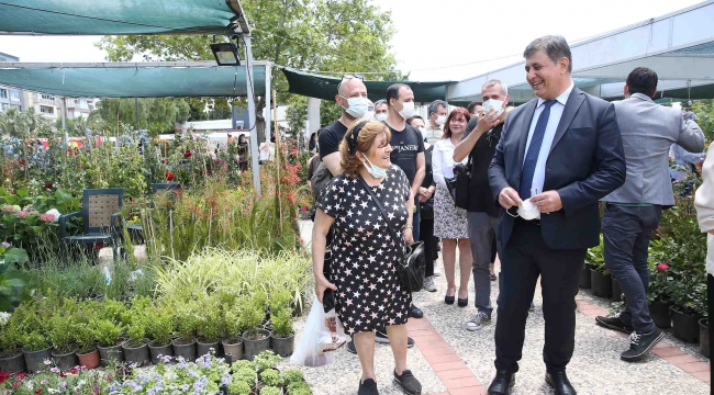 Karşıyaka Çiçek Pazarı’na coşkulu açılış