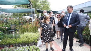 Karşıyaka Çiçek Pazarı’na coşkulu açılış