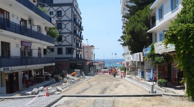 Kuşadası'nın Denize Çıkan Sokakları Yenileniyor