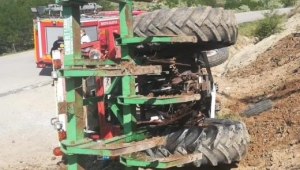 traktör devrildi: 1 yaralı