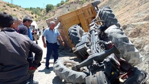 Traktör devrildi sürücü ağır yaralandı